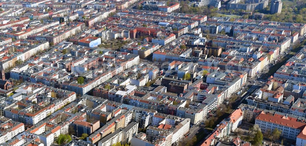 Berlin from above - Residential area of the multi-family house settlement Winsviertel in the district Prenzlauer Berg in Berlin, Germany