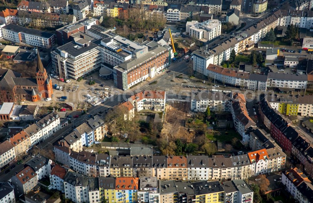 Aerial image Witten - Residential a multi-family house settlement on the Crengeldanzstrasse in Witten in North Rhine-Westphalia. On the left is the St. Mary's Church at Marienplatz and the Marien Hospital Witten