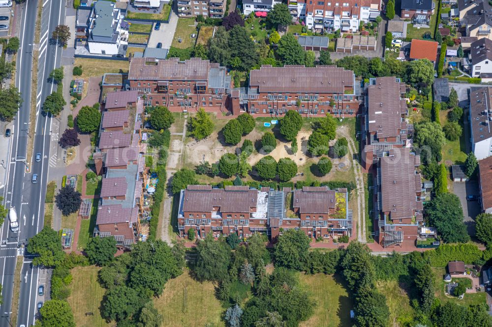 Aerial image Castrop-Rauxel - Residential area of the multi-family house settlement of Oberste Voehde in the district Rauxel in Castrop-Rauxel at Ruhrgebiet in the state North Rhine-Westphalia, Germany