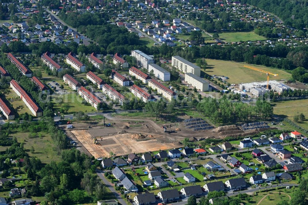 Oranienburg from above - Residential area of the multi-family house settlement of Wohnungsbaugesellschaft mbH Oranienburg on Walther-Bothe-Strasse in Oranienburg in the state Brandenburg, Germany