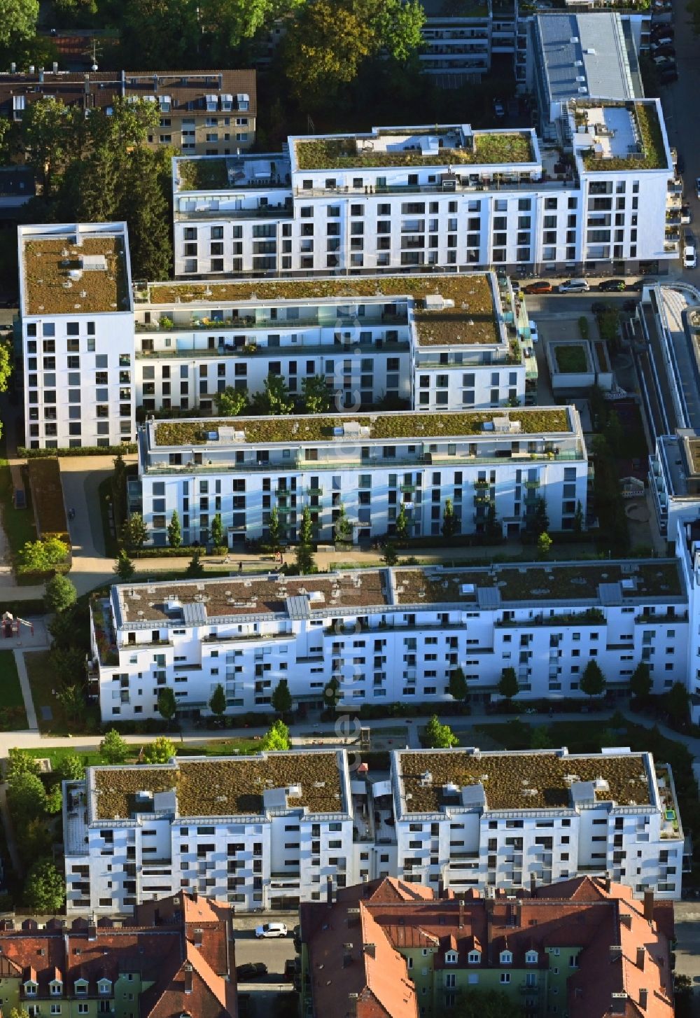 Aerial photograph München - Residential area of the multi-family house settlement Zechstrasse - Fallstrasse in the district Sendling in Munich in the state Bavaria, Germany