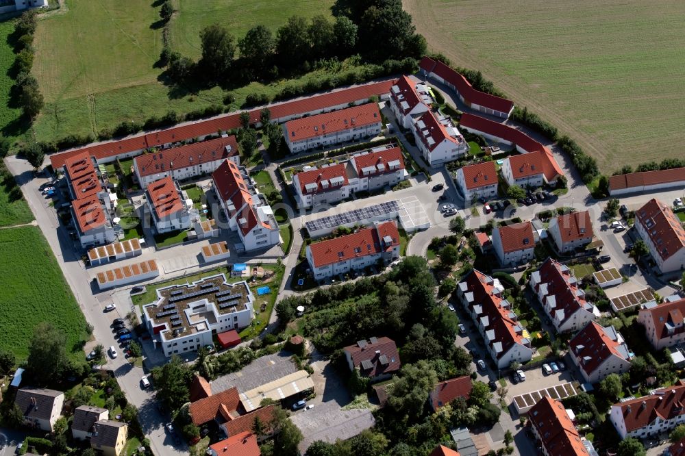 Schwabach from the bird's eye view: Residential area of the multi-family house settlement between Hoelderlinstrasse and Herderstrasse in Schwabach in the state Bavaria, Germany