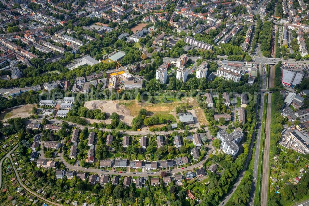 Essen from the bird's eye view: Residential area of the multi-family house settlement between of Richard-Wagner-Strasse and of Mueller-Breslau-Strasse in Essen in the state North Rhine-Westphalia, Germany