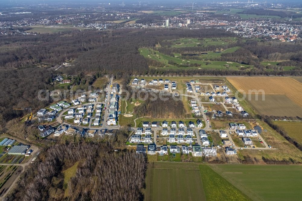 Aerial image Gelsenkirchen - Residential area - mixed development of a multi-family housing estate and single-family housing estate of Wohnquartiers Am Buerschen Waldbogen along the Westerholter Strasse - Im Waldquartier in the district Resse in Gelsenkirchen at Ruhrgebiet in the state North Rhine-Westphalia, Germany