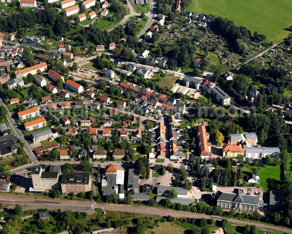 Berthelsdorf from the bird's eye view: Residential area - mixed development of a multi-family housing estate and single-family housing estate in Berthelsdorf in the state Saxony, Germany