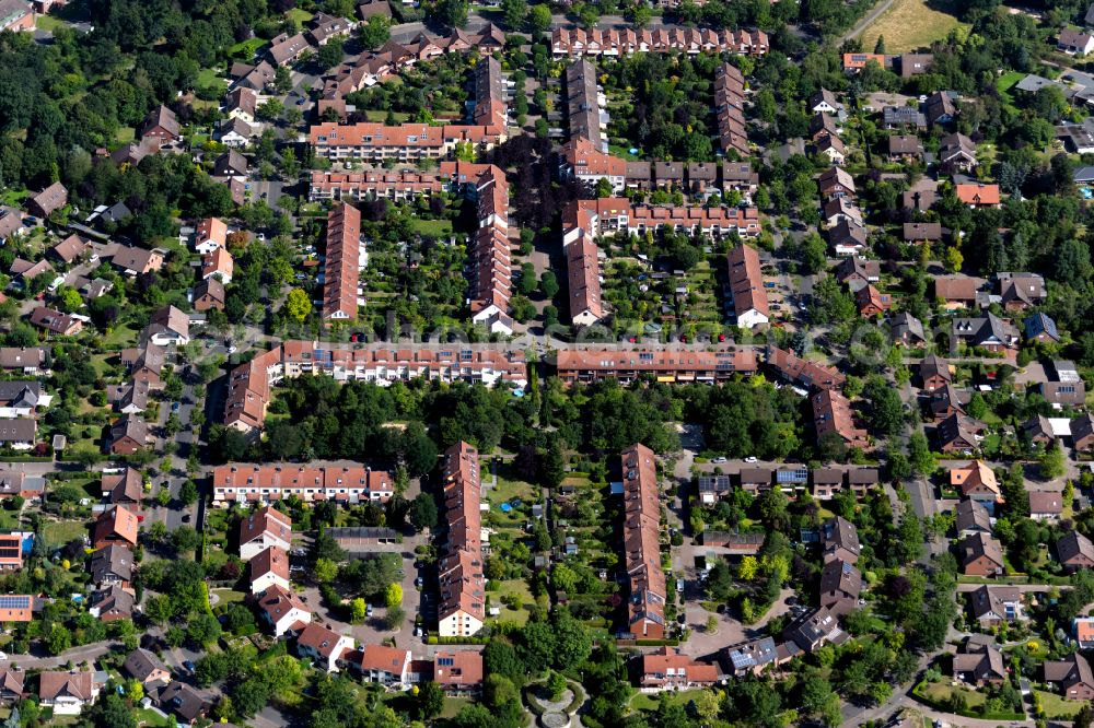 Aerial photograph Braunschweig - Residential area - mixed development of a multi-family housing estate and single-family housing estate on street Olbrichtstrasse in the district Kanzlerfeld in Brunswick in the state Lower Saxony, Germany