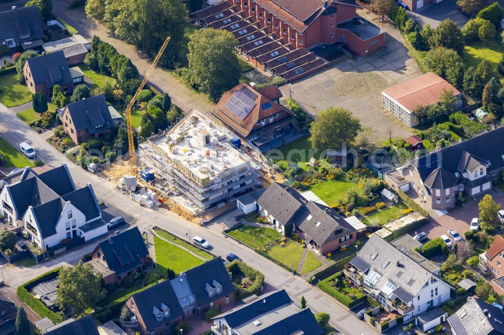 Aerial image Brüggen - Residential area - mixed development of a multi-family housing estate and single-family housing estate on street Am Herrenlandpark - In der Haag in Brueggen in the state North Rhine-Westphalia, Germany