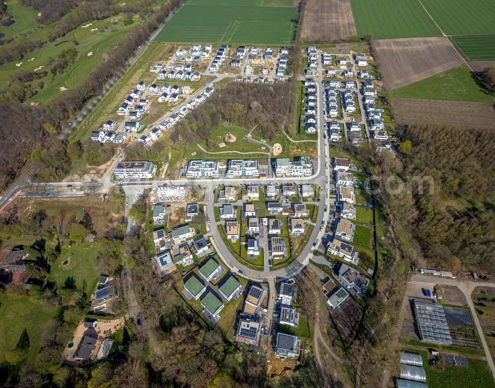 Aerial image Gelsenkirchen - Residential area - mixed development of a multi-family housing estate and single-family housing estate of Wohnquartiers Am Buerschen Waldbogen along the Westerholter Strasse - Im Waldquartier in Gelsenkirchen at Ruhrgebiet in the state North Rhine-Westphalia, Germany