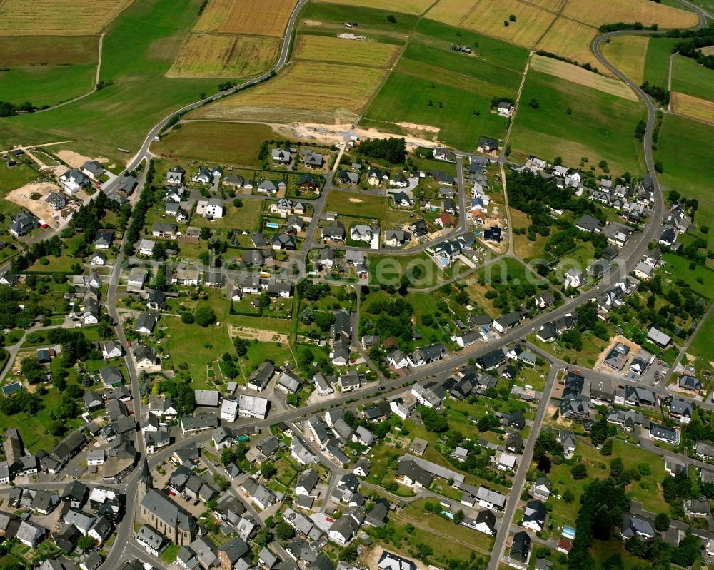 Aerial photograph Bundenbach - Residential area - mixed development of a multi-family housing estate and single-family housing estate in Bundenbach in the state Rhineland-Palatinate, Germany