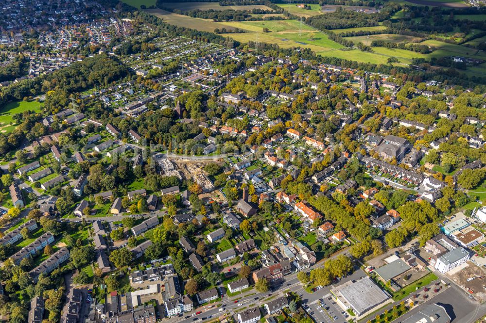 Aerial photograph Dinslaken - Residential area - mixed development of a multi-family housing estate and single-family housing estate on street Knappenstrasse in the district Eppinghoven in Dinslaken at Ruhrgebiet in the state North Rhine-Westphalia, Germany