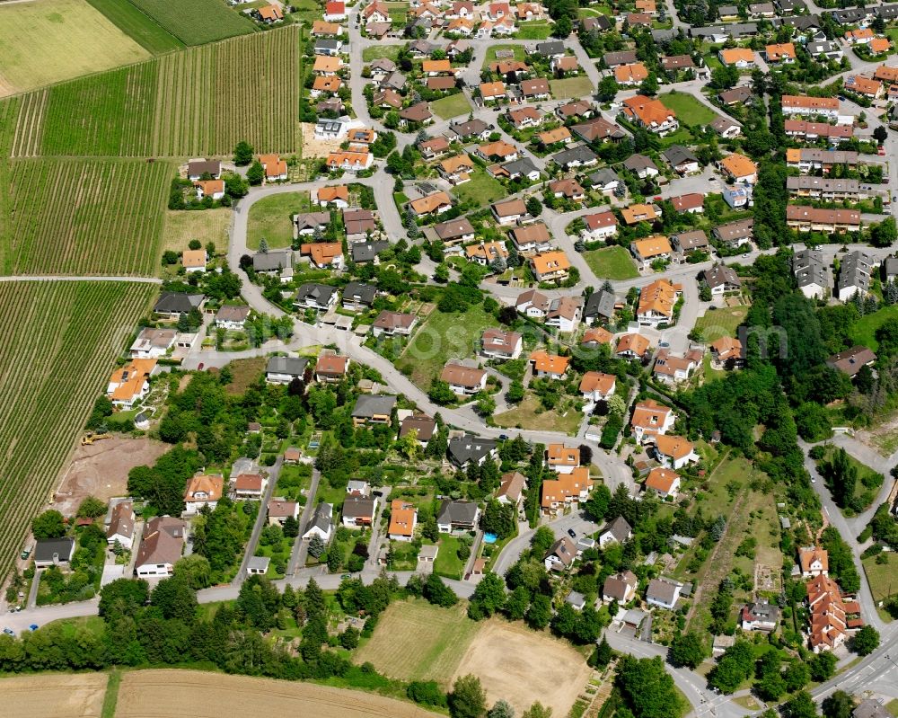 Aerial photograph Dürrenzimmern - Residential area - mixed development of a multi-family housing estate and single-family housing estate in Dürrenzimmern in the state Baden-Wuerttemberg, Germany