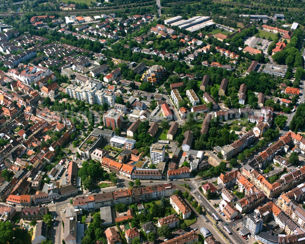 Aerial photograph Durlach - Residential area - mixed development of a multi-family housing estate and single-family housing estate in Durlach in the state Baden-Wuerttemberg, Germany