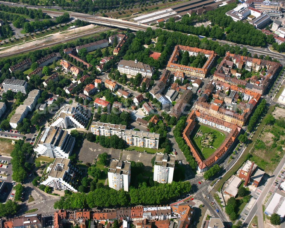 Aerial photograph Durlach - Residential area - mixed development of a multi-family housing estate and single-family housing estate in Durlach in the state Baden-Wuerttemberg, Germany