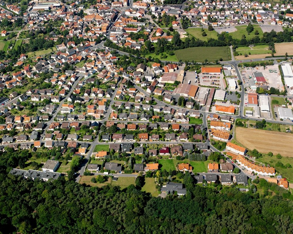 Dusenbach from the bird's eye view: Residential area - mixed development of a multi-family housing estate and single-family housing estate in Dusenbach in the state Hesse, Germany