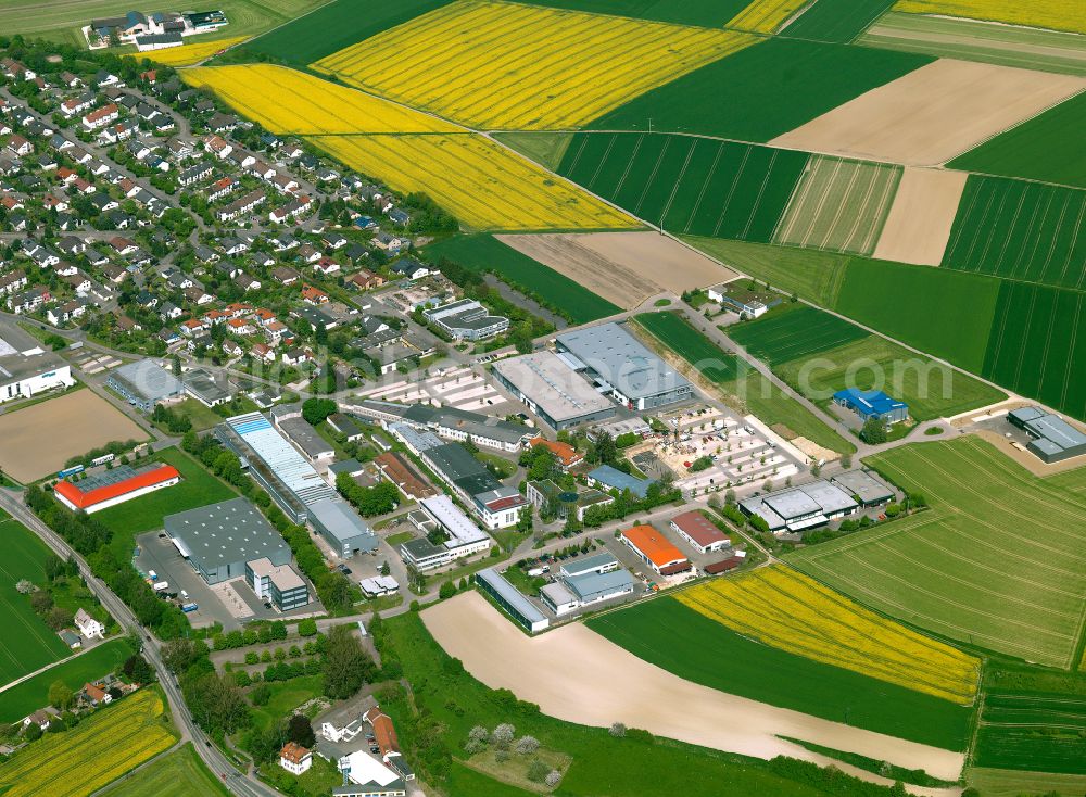 Einsingen from the bird's eye view: Residential area - mixed development of a multi-family housing estate and single-family housing estate in Einsingen in the state Baden-Wuerttemberg, Germany