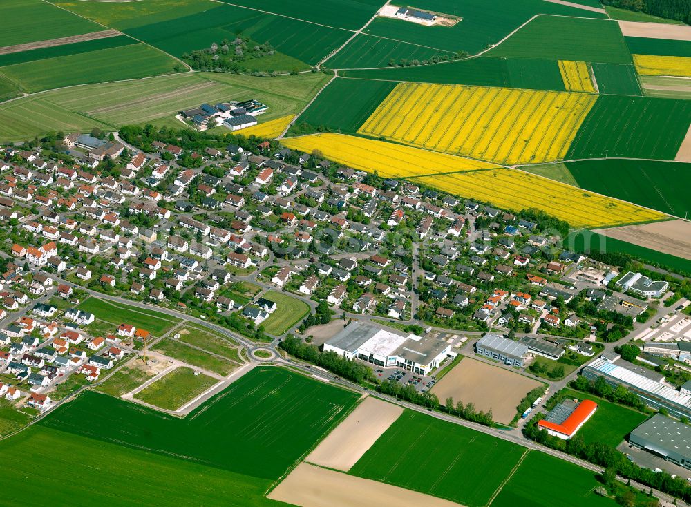 Aerial image Einsingen - Residential area - mixed development of a multi-family housing estate and single-family housing estate in Einsingen in the state Baden-Wuerttemberg, Germany