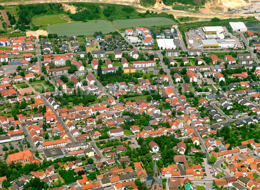 Eisenberg (Pfalz) from the bird's eye view: Residential area - mixed development of a multi-family housing estate and single-family housing estate in Eisenberg (Pfalz) in the state Rhineland-Palatinate, Germany