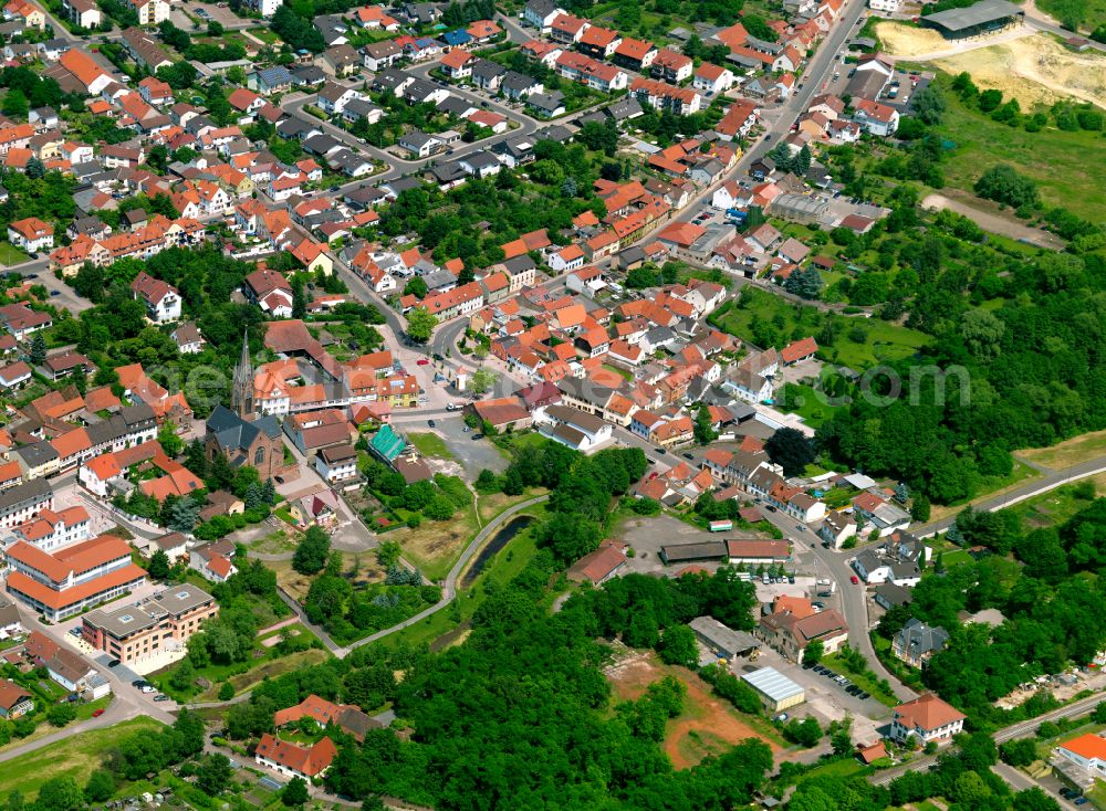 Aerial image Eisenberg (Pfalz) - Residential area - mixed development of a multi-family housing estate and single-family housing estate in Eisenberg (Pfalz) in the state Rhineland-Palatinate, Germany