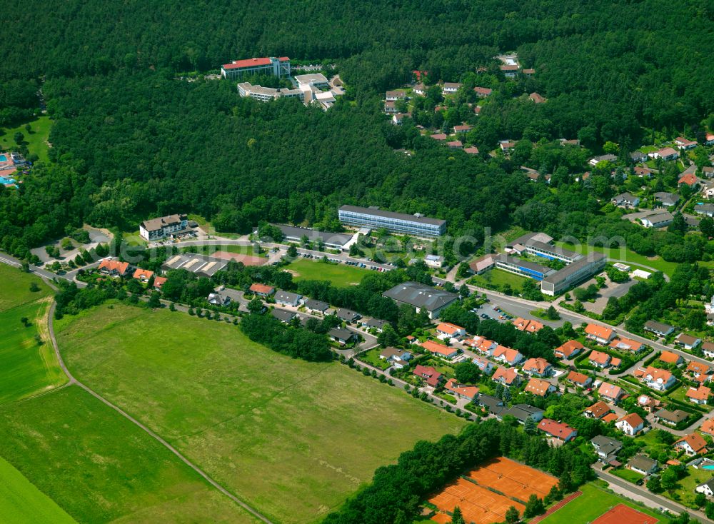 Aerial photograph Eisenberg (Pfalz) - Residential area - mixed development of a multi-family housing estate and single-family housing estate in Eisenberg (Pfalz) in the state Rhineland-Palatinate, Germany