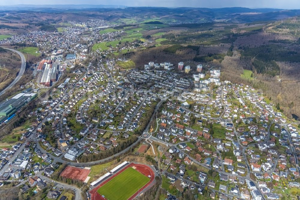 Aerial photograph Kreuztal - Residential area - mixed development of a multi-family housing estate and single-family housing estate along the Breslauer Strasse in Kreuztal on Siegerland in the state North Rhine-Westphalia, Germany