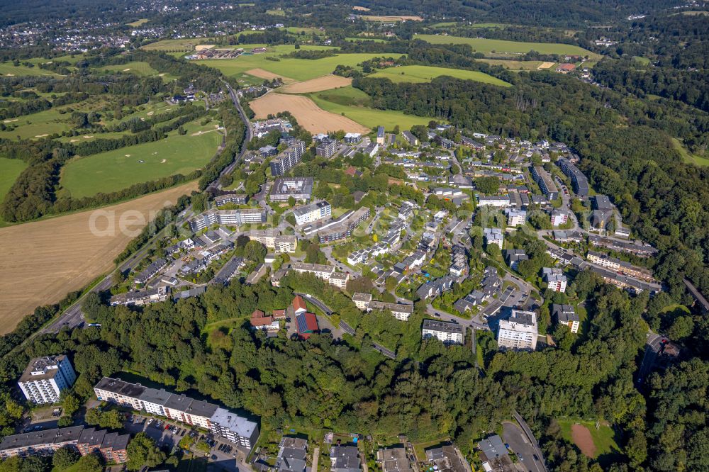 Aerial image Unterilp - Residential area - mixed development of a multi-family housing estate and single-family housing estate along the Moselstrasse in Unterilp in the state North Rhine-Westphalia, Germany