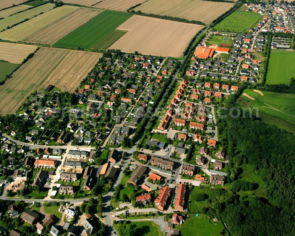 Aerial image Escheburg - Residential area - mixed development of a multi-family housing estate and single-family housing estate in Escheburg in the state Schleswig-Holstein, Germany