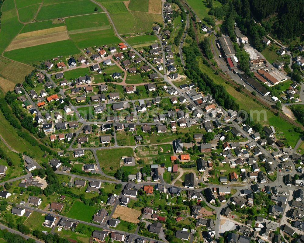 Aerial image Feudingen - Residential area - mixed development of a multi-family housing estate and single-family housing estate in Feudingen in the state North Rhine-Westphalia, Germany