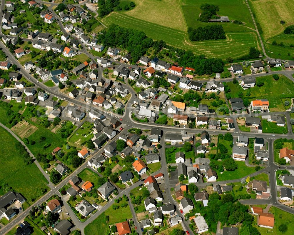 Aerial photograph Fussingen - Residential area - mixed development of a multi-family housing estate and single-family housing estate in Fussingen in the state Hesse, Germany