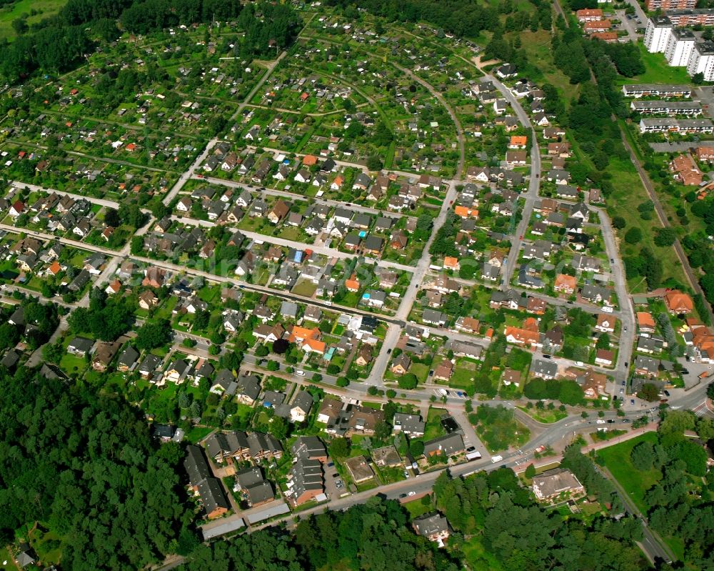 Geesthacht from above - Residential area - mixed development of a multi-family housing estate and single-family housing estate in Geesthacht in the state Schleswig-Holstein, Germany