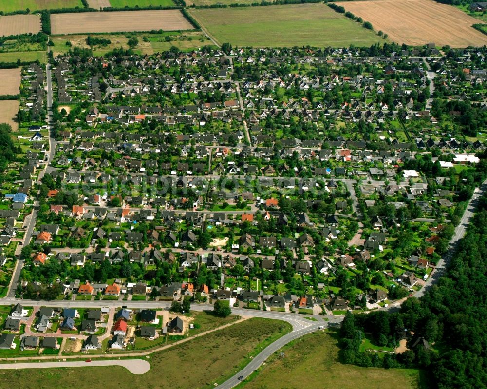 Aerial image Geesthacht - Residential area - mixed development of a multi-family housing estate and single-family housing estate in Geesthacht in the state Schleswig-Holstein, Germany