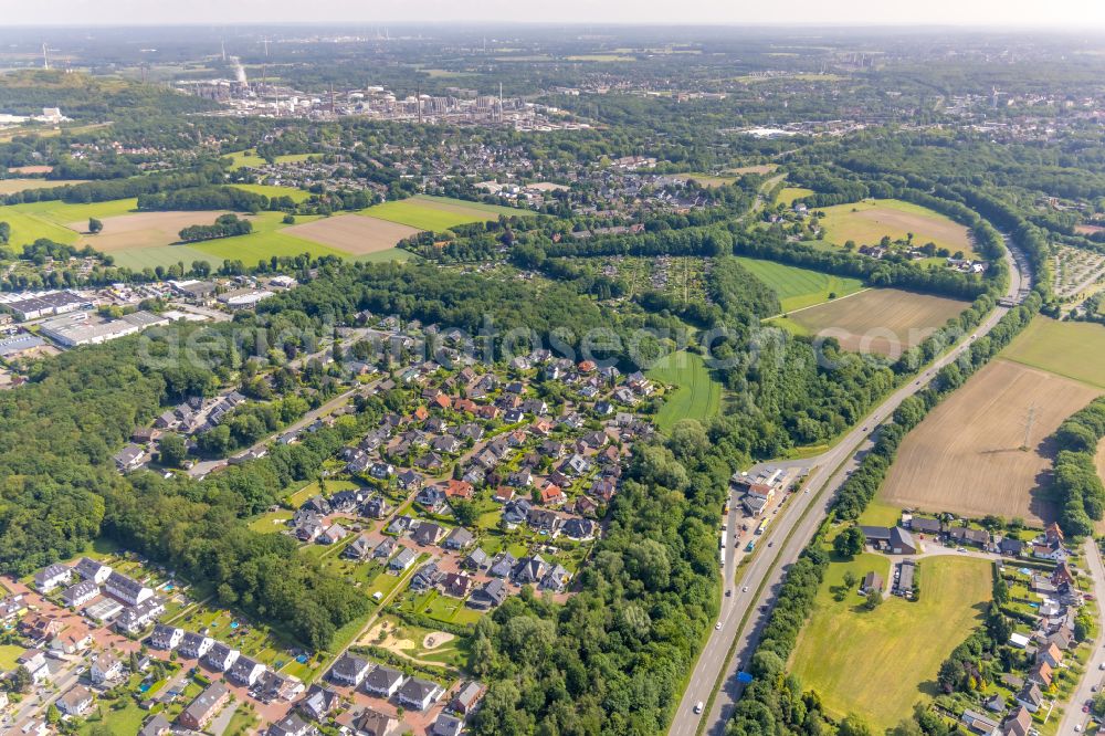 Gelsenkirchen-Nord from above - Residential area - mixed development of a multi-family housing estate and single-family housing estate in Gelsenkirchen-Nord in the state North Rhine-Westphalia, Germany