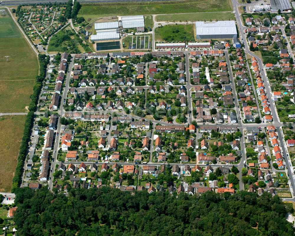 Grünwinkel from the bird's eye view: Residential area - mixed development of a multi-family housing estate and single-family housing estate in Grünwinkel in the state Baden-Wuerttemberg, Germany