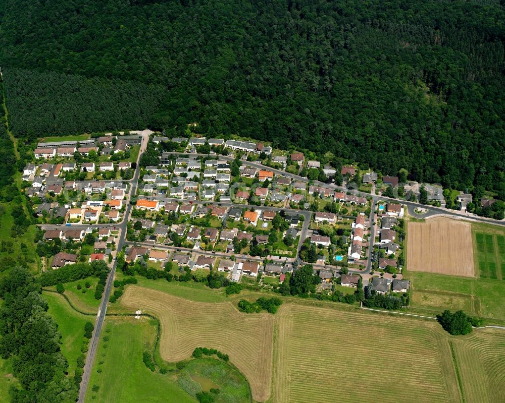 Großen-Linden from the bird's eye view: Residential area - mixed development of a multi-family housing estate and single-family housing estate in Großen-Linden in the state Hesse, Germany