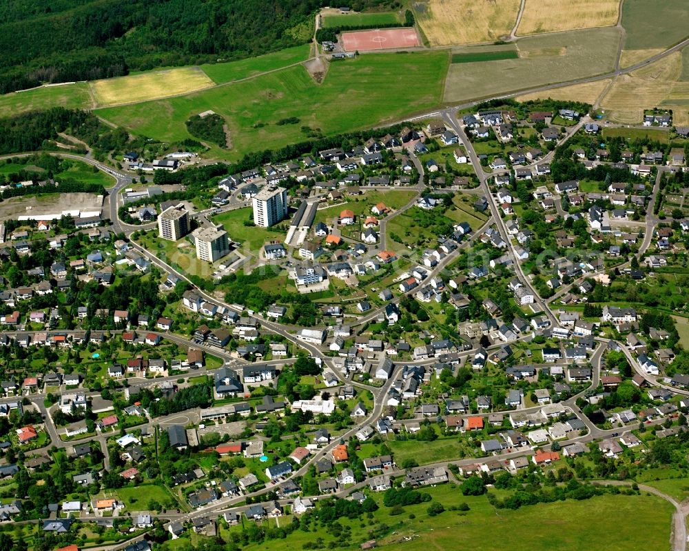 Aerial photograph Göttschied - Residential area - mixed development of a multi-family housing estate and single-family housing estate in Göttschied in the state Rhineland-Palatinate, Germany