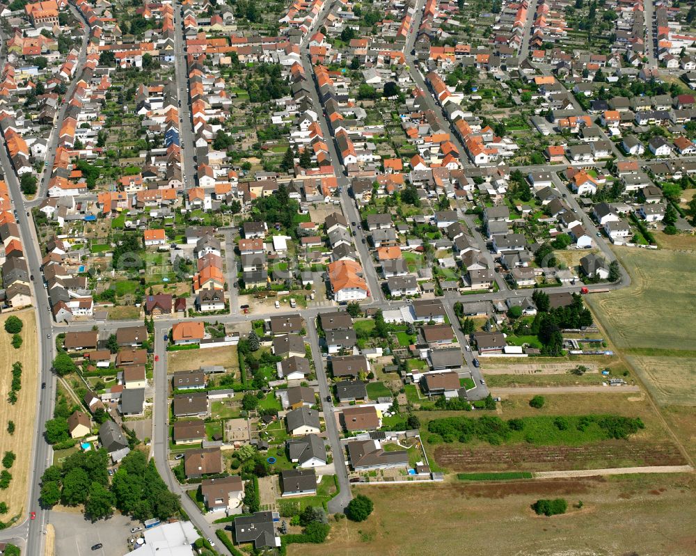 Aerial photograph Oberhausen-Rheinhausen - Residential area - mixed development of a multi-family housing estate and single-family housing estate on Hardtstrasse in Oberhausen-Rheinhausen in the state Baden-Wuerttemberg, Germany