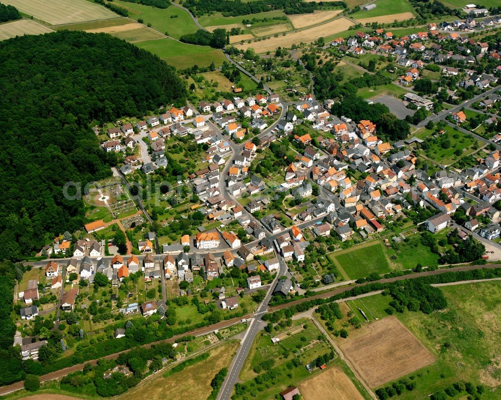 Aerial image Hausen - Residential area - mixed development of a multi-family housing estate and single-family housing estate in Hausen in the state Hesse, Germany