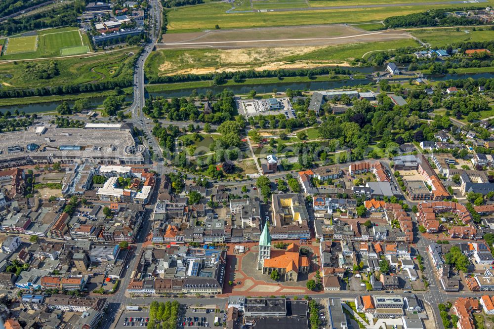 Aerial photograph Hamm-Heessen - Residential area - mixed development of a multi-family housing estate and single-family housing estate in Heessen at Ruhrgebiet in the state North Rhine-Westphalia, Germany