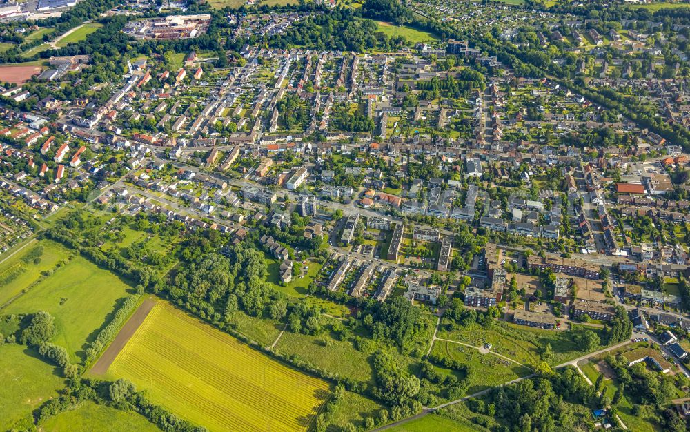 Hamm-Heessen from above - Residential area - mixed development of a multi-family housing estate and single-family housing estate in Heessen at Ruhrgebiet in the state North Rhine-Westphalia, Germany