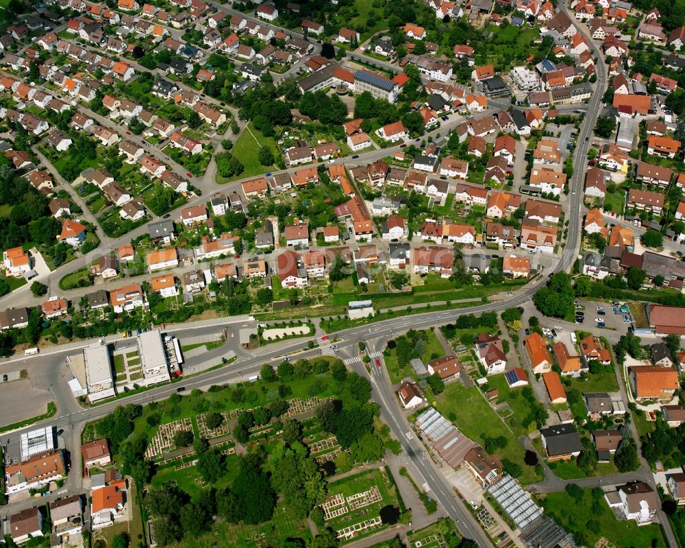 Heiningen from the bird's eye view: Residential area - mixed development of a multi-family housing estate and single-family housing estate in Heiningen in the state Baden-Wuerttemberg, Germany