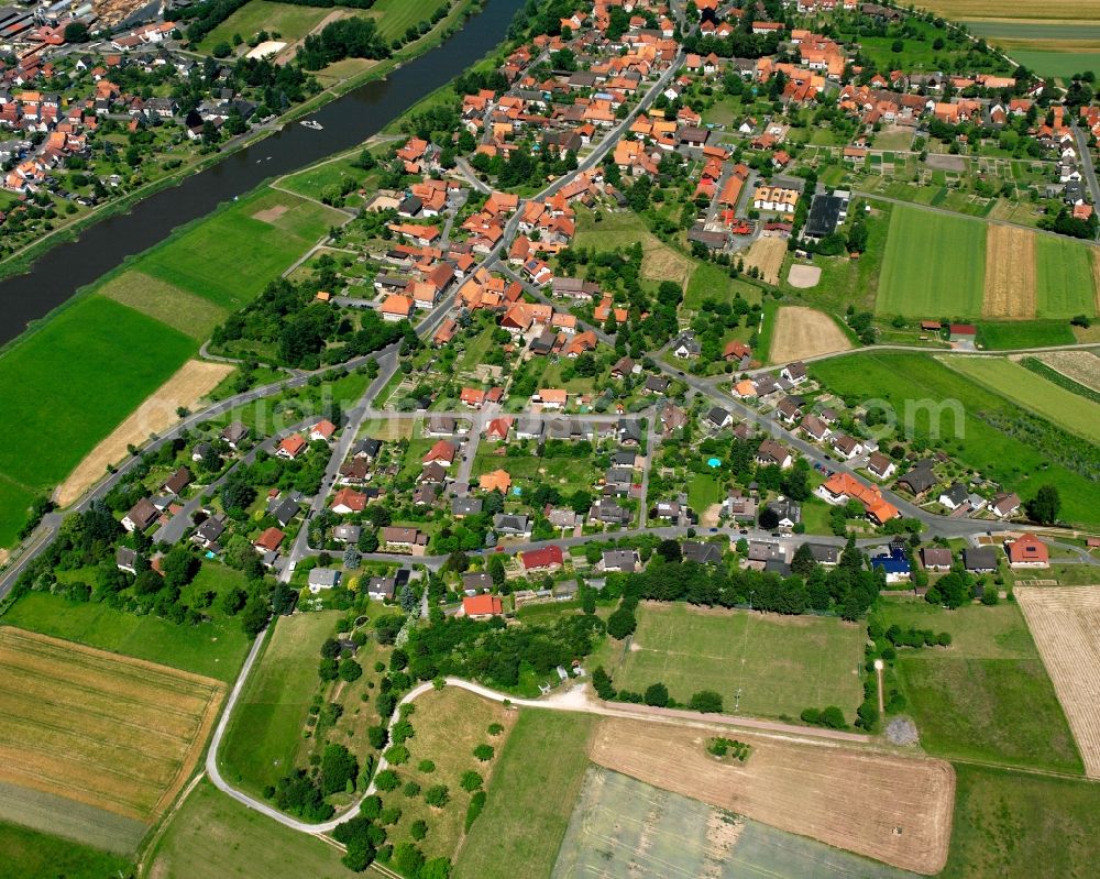 Hemeln from the bird's eye view: Residential area - mixed development of a multi-family housing estate and single-family housing estate in Hemeln in the state Lower Saxony, Germany