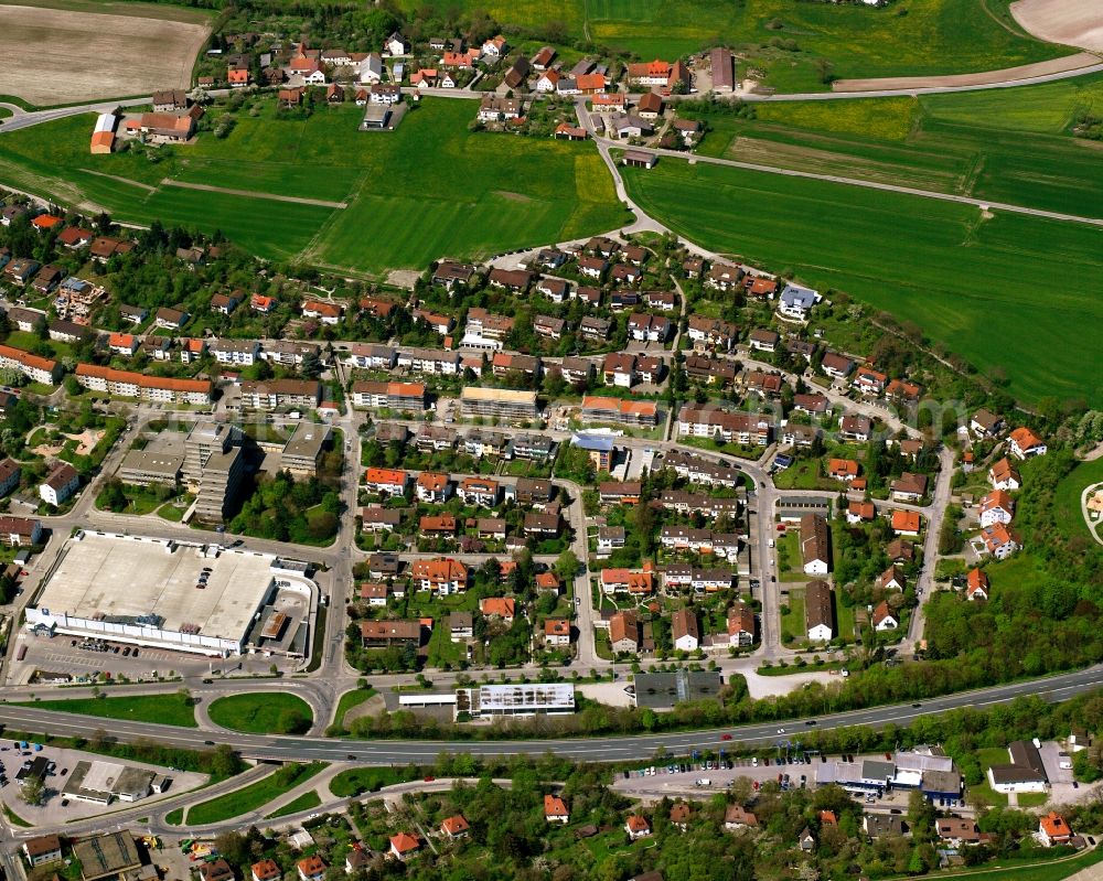 Aerial photograph Hennenbach - Residential area - mixed development of a multi-family housing estate and single-family housing estate in Hennenbach in the state Bavaria, Germany