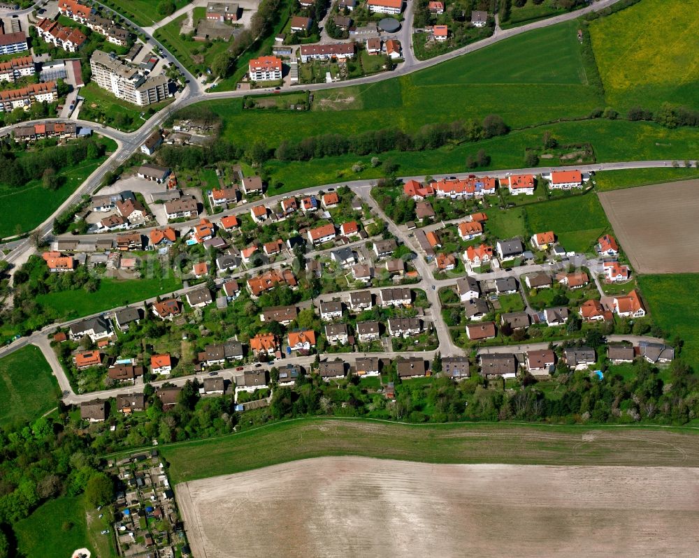 Aerial image Hennenbach - Residential area - mixed development of a multi-family housing estate and single-family housing estate in Hennenbach in the state Bavaria, Germany