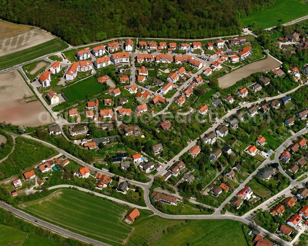 Hennenbach from above - Residential area - mixed development of a multi-family housing estate and single-family housing estate in Hennenbach in the state Bavaria, Germany