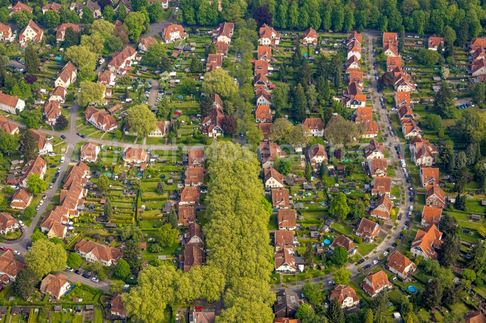 Aerial photograph Herne - Residential area - mixed development of a multi-family housing estate and single-family housing estate in Herne at Ruhrgebiet in the state North Rhine-Westphalia, Germany