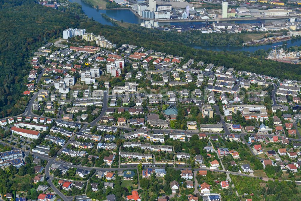 Hexenbruch from the bird's eye view: Residential area - mixed development of a multi-family housing estate and single-family housing estate in Hexenbruch in the state Bavaria, Germany