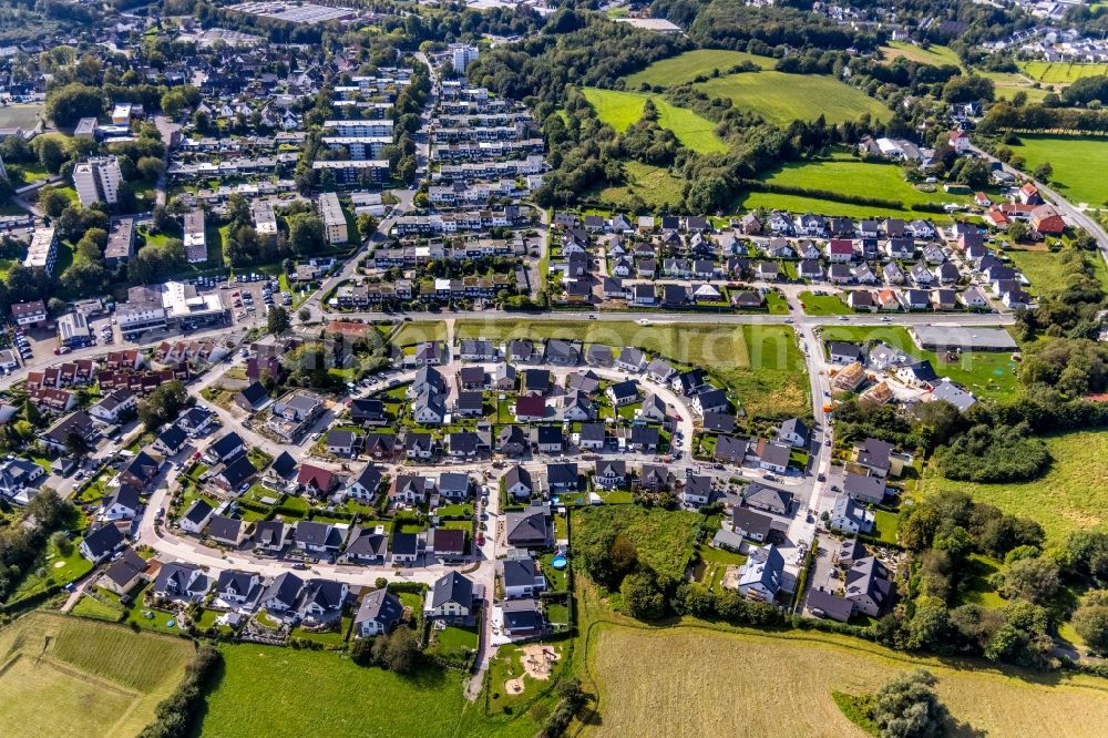 Hilgenplatz from above - Residential area - mixed development of a multi-family housing estate and single-family housing estate in Hilgenplatz in the state North Rhine-Westphalia, Germany