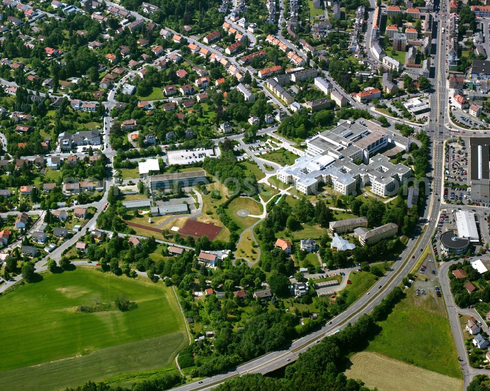 Hof from the bird's eye view: Residential area - mixed development of a multi-family housing estate and single-family housing estate in Hof in the state Bavaria, Germany