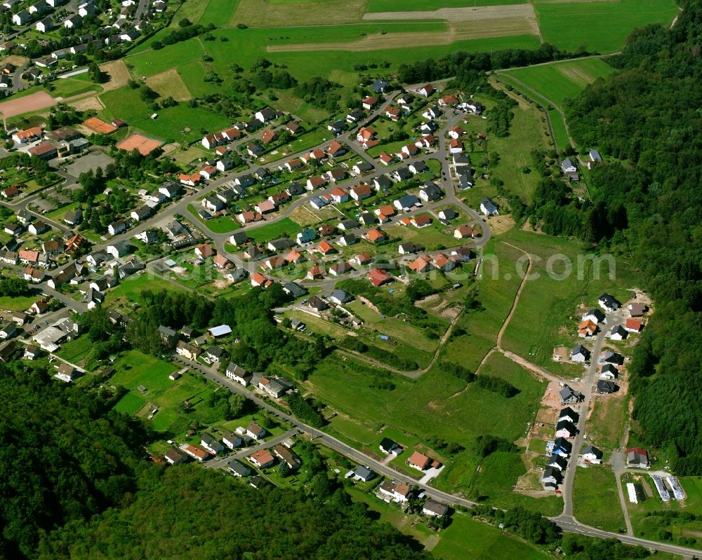 Hoppstädten-Weiersbach from the bird's eye view: Residential area - mixed development of a multi-family housing estate and single-family housing estate in Hoppstädten-Weiersbach in the state Rhineland-Palatinate, Germany