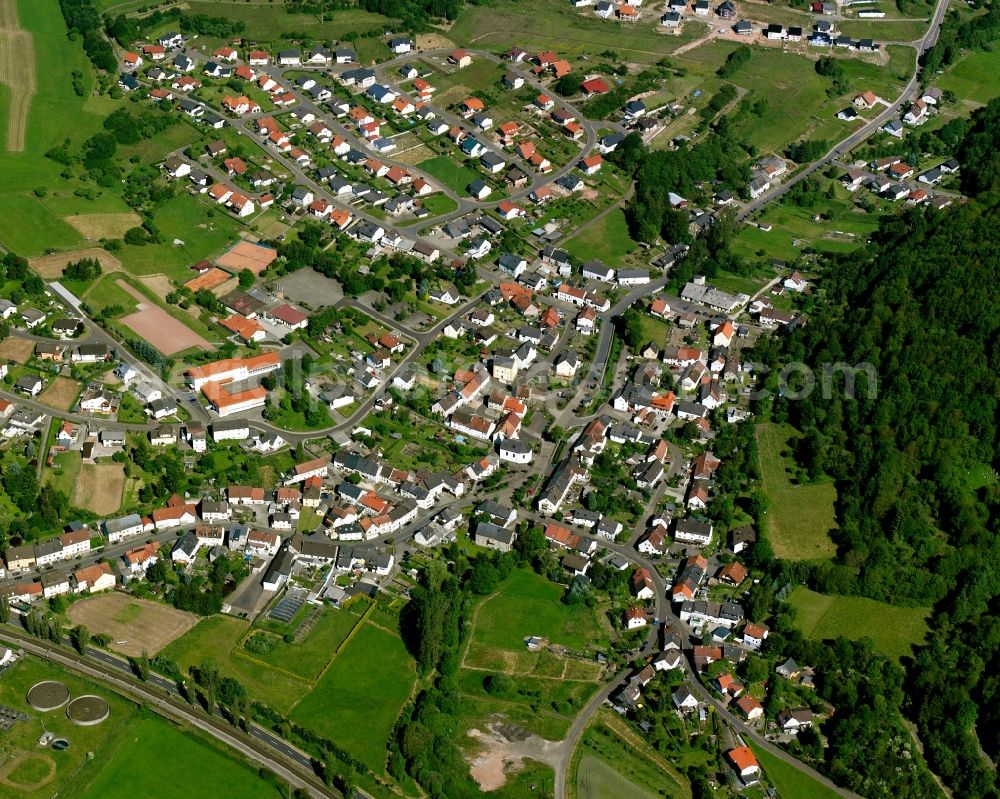 Aerial image Hoppstädten-Weiersbach - Residential area - mixed development of a multi-family housing estate and single-family housing estate in Hoppstädten-Weiersbach in the state Rhineland-Palatinate, Germany