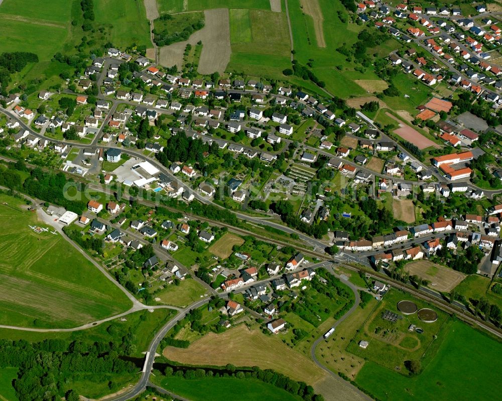 Aerial photograph Hoppstädten-Weiersbach - Residential area - mixed development of a multi-family housing estate and single-family housing estate in Hoppstädten-Weiersbach in the state Rhineland-Palatinate, Germany